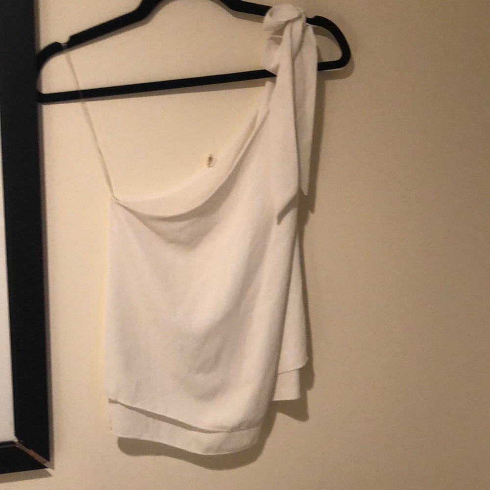 One shoulder white shirt !!